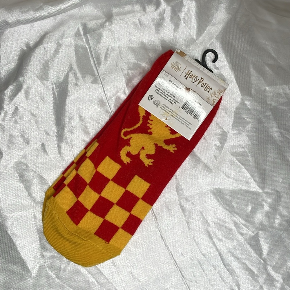 ⚡️HP🎉 11/1/24 NWT⚡️Harry Potter: Gryffindor House ankle high socks⚡️ - Picture 6 of 9